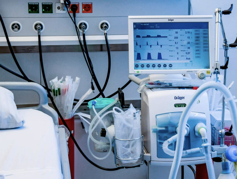 آشنایی کامل با دستگاه تنفس مصنوعی و نقش آن در نجات جان بیماران