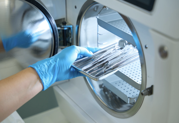 اتوکلاو چیست و چرا یکی از حیاتی‌ترین تجهیزات مراکز درمانی محسوب می‌شود؟